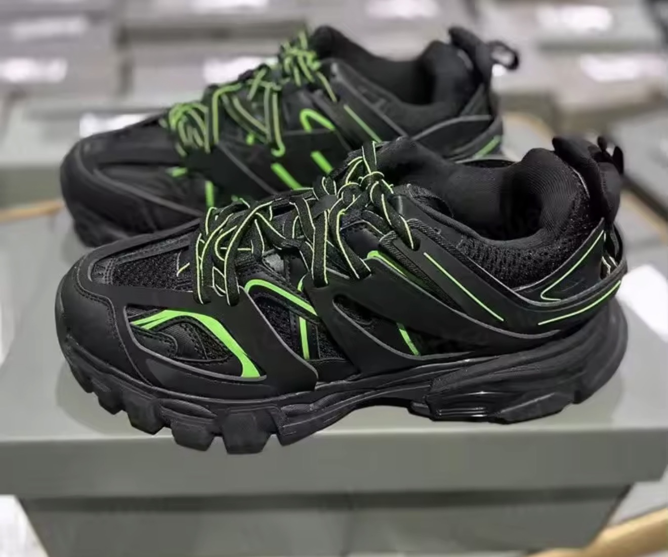 Designer casual sneakers Urban street shoes b10